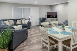 Bangor Vacation Rentals - 45 mins away, save $$
